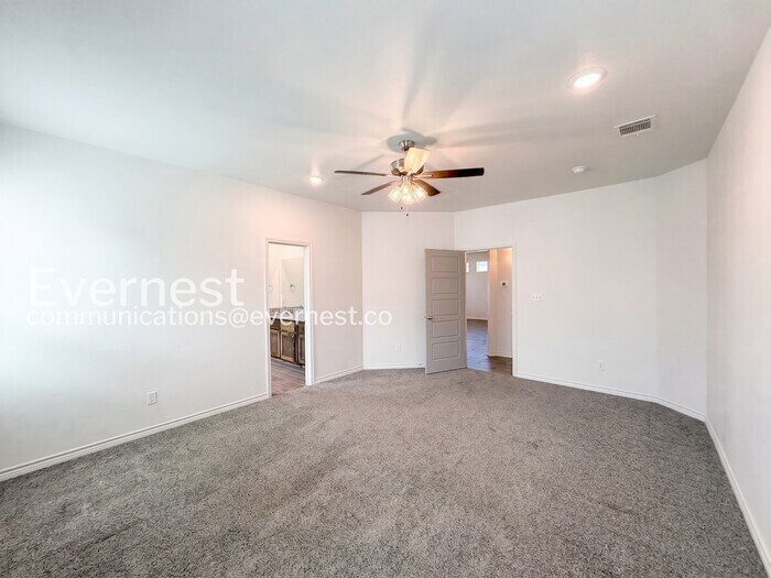 Building Photo - 8511 Glade Dr