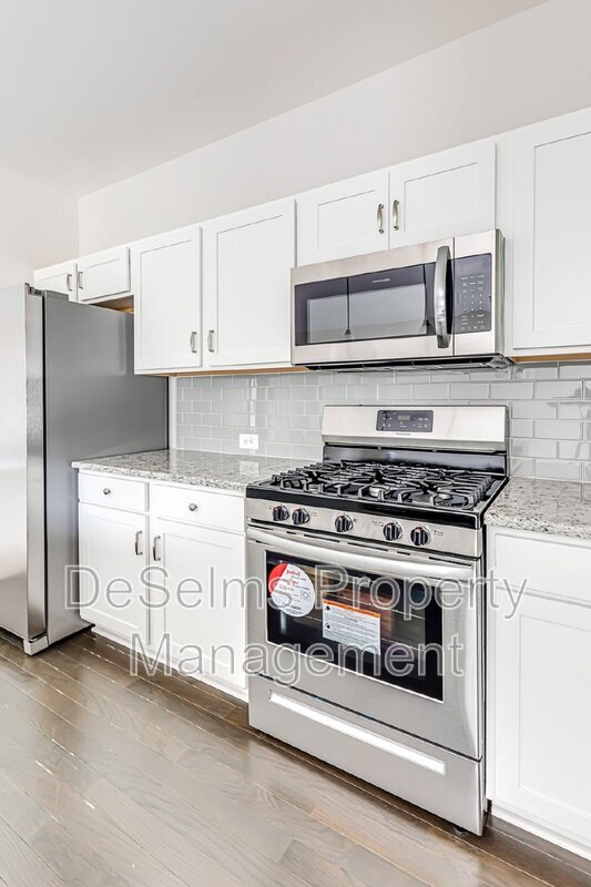 Building Photo - 107 Crabourne Dr