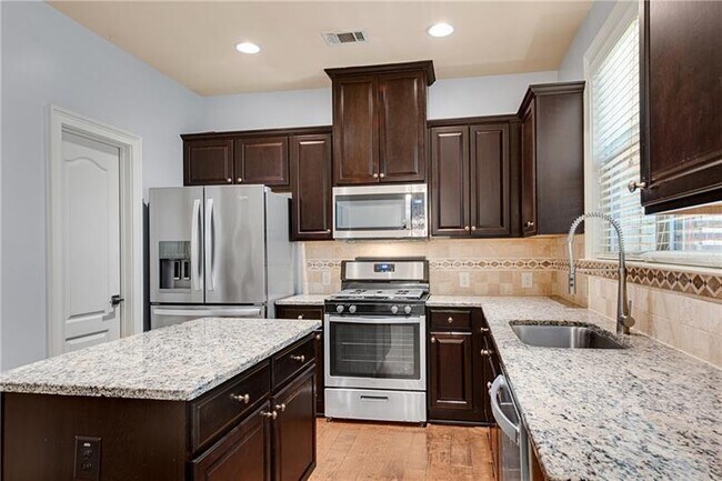 Building Photo - 2242 Knoxhill View