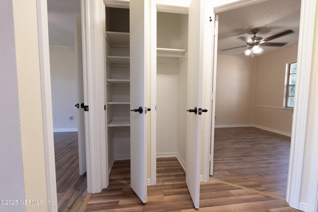 Building Photo - 8717 Pinon Dr