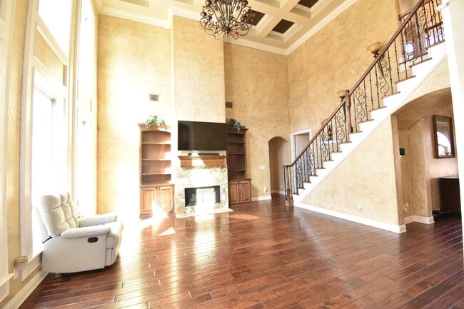 Building Photo - 7871 Oak Creek Trl