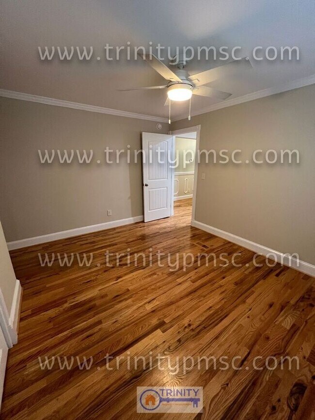 Building Photo - NEWLY UPDATED!! Ready and waiting for you!