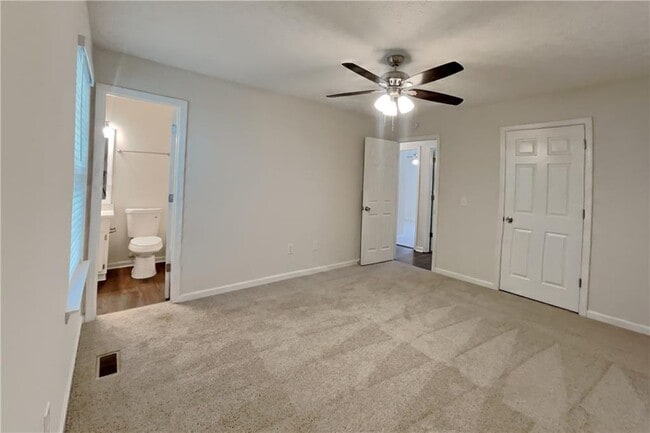 Building Photo - 6460 River Hill Dr
