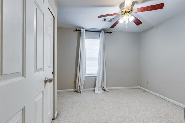 Building Photo - 605 Founders Pointe Blvd