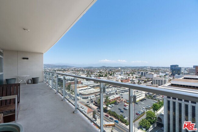 Building Photo - 3785 Wilshire Blvd