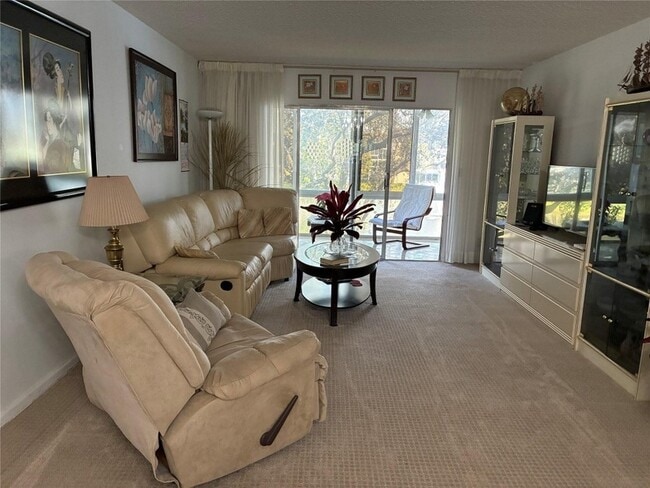 Building Photo - 2304 Lucaya Ln