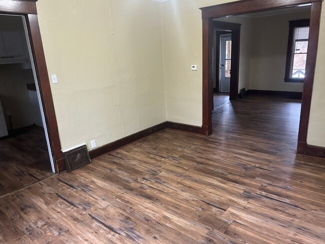 Building Photo - 3 Bedroom House