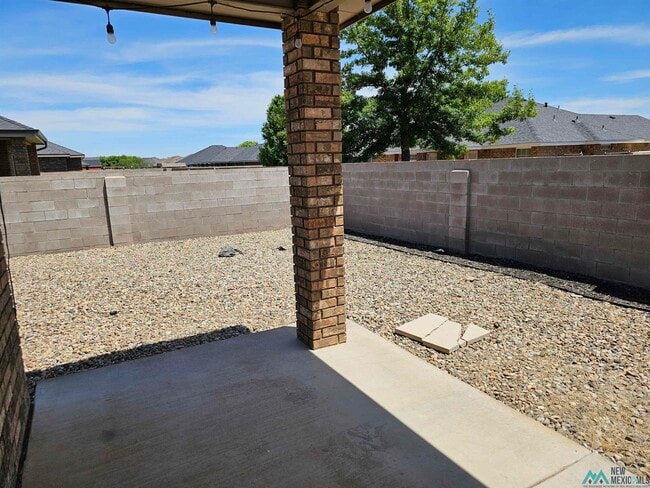 Building Photo - 209 Almond Tree Ln