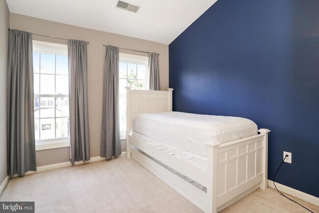 Building Photo - 2243 Journet Dr