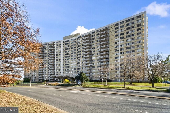 Building Photo - 301 N Beauregard St