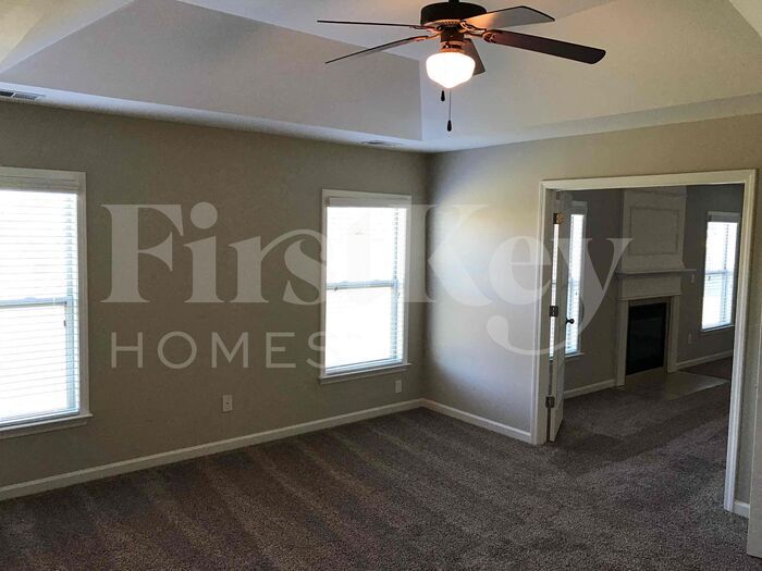Building Photo - 855 Stonehaven Rd SW
