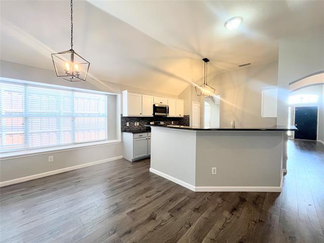 Building Photo - 5409 Highlands Dr