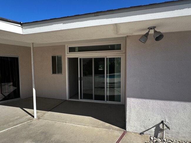 Building Photo - HOUSE