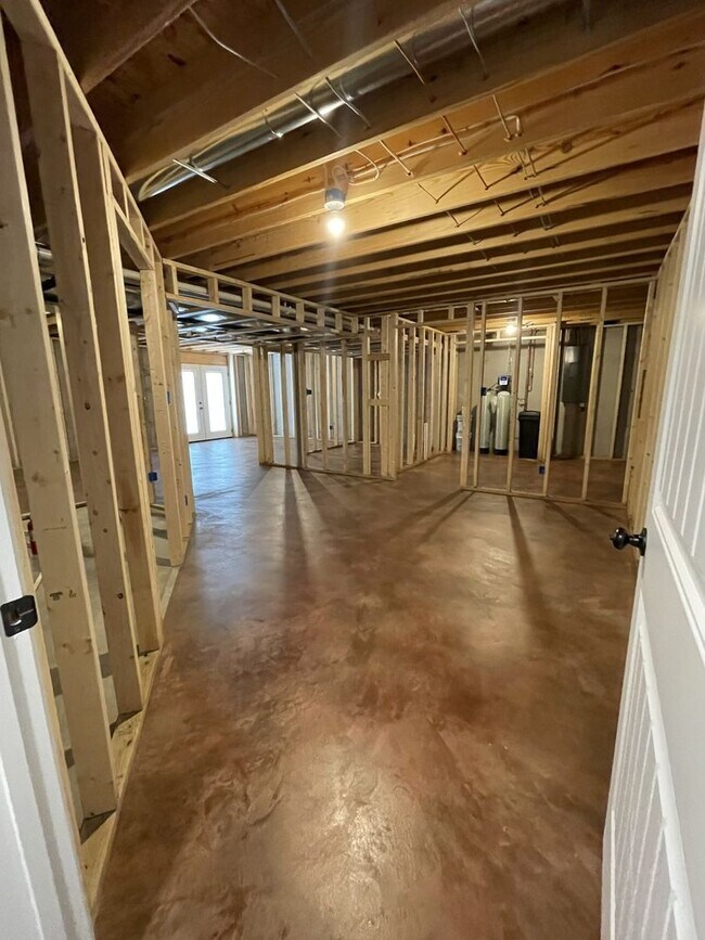 Building Photo - Beautiful 3 Bed / 2 Bath Home with 3-Car G...