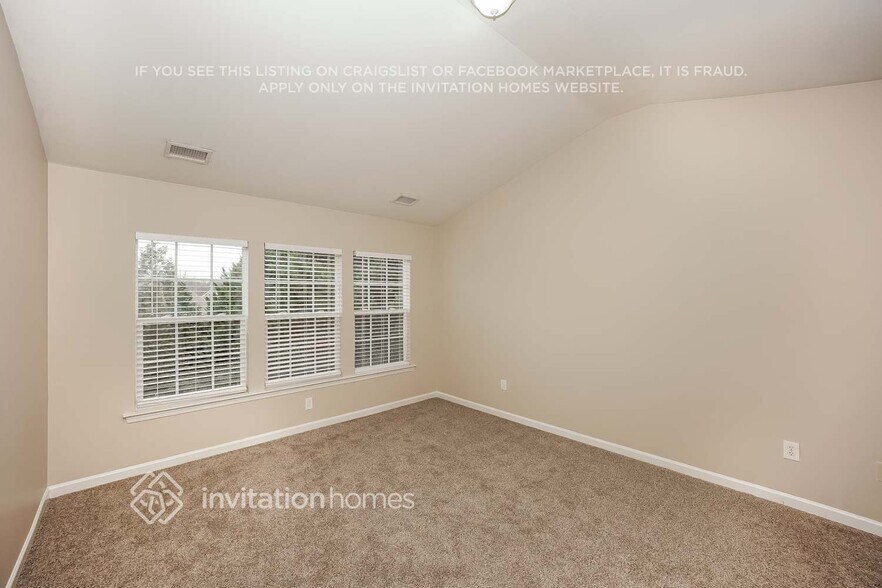 Building Photo - 10828 Fountaingrove Dr