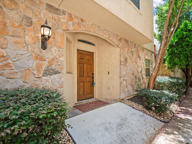 Primary Photo - 588 Bomar St