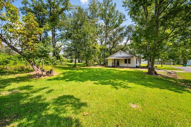 Building Photo - Charming 2 Bedroom 1 Bath In Boyce!