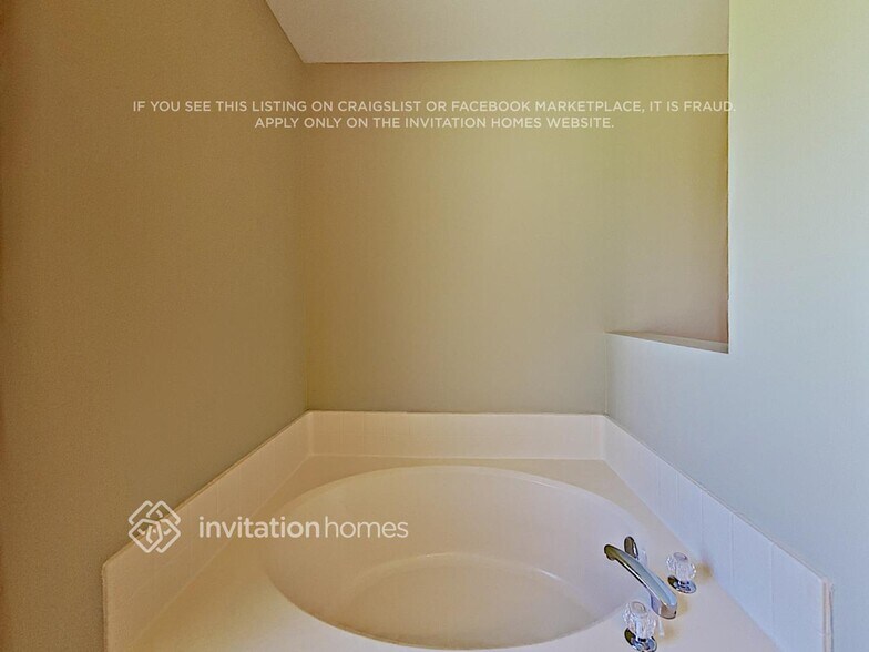 Building Photo - 1052 Brumpton Pl