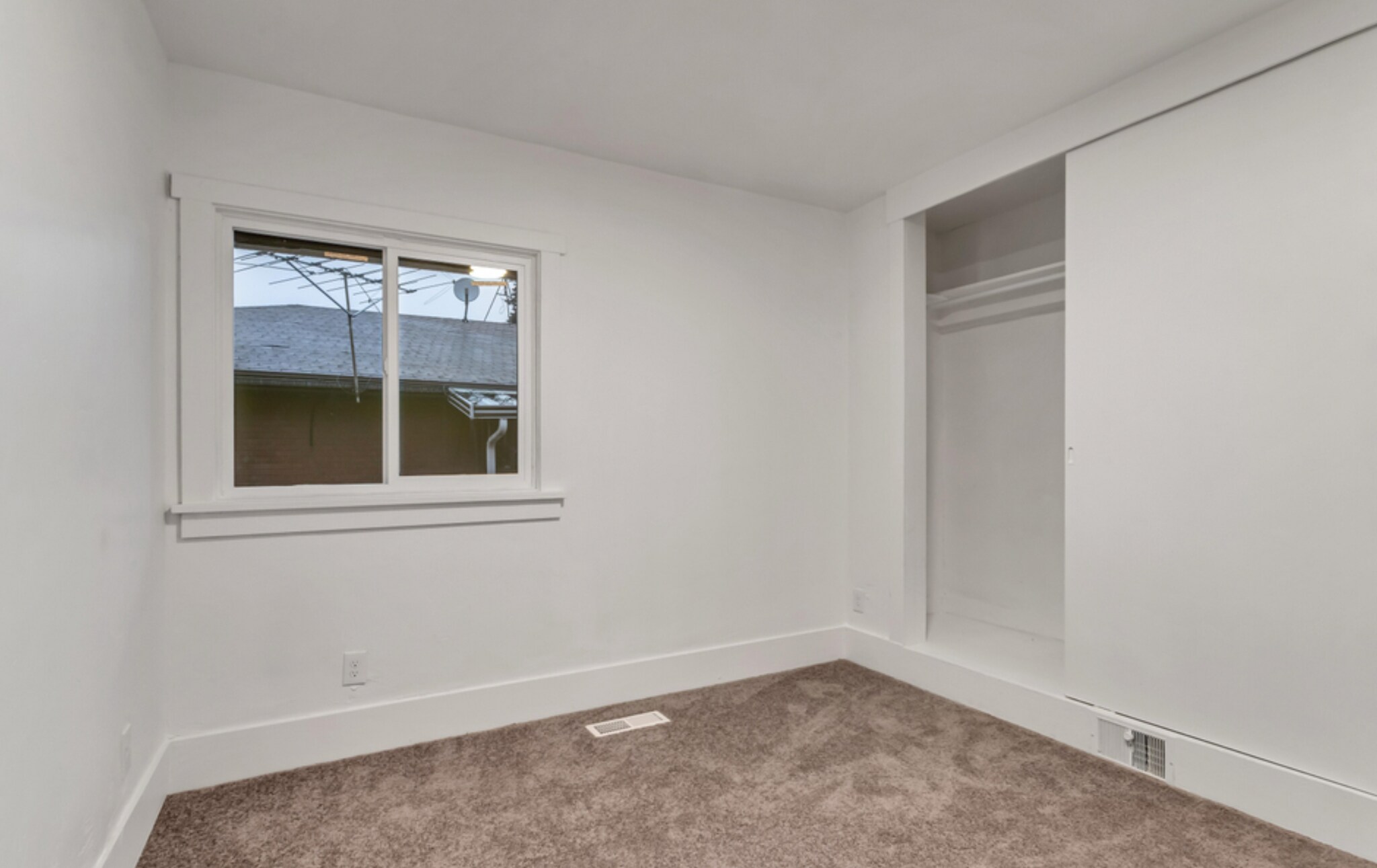 Building Photo - 2664 Brinker Ave