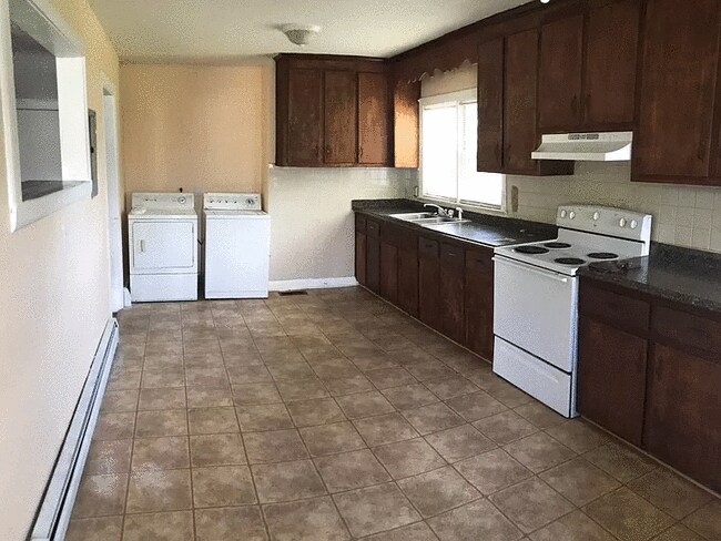 Building Photo - 2211 Victoria Blvd