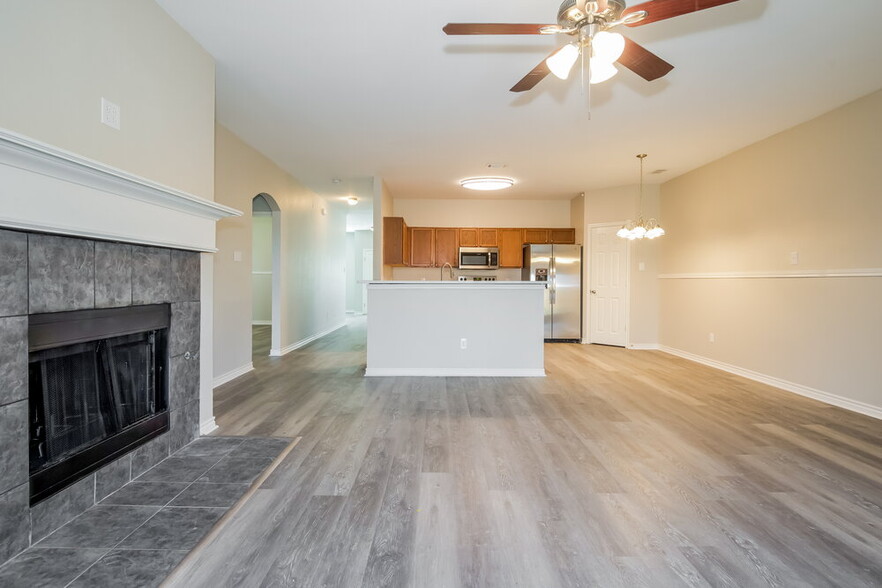 Building Photo - 1106 Longhorn Ln