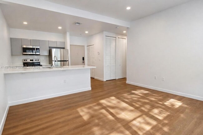 Building Photo - 1950 Fletcher St