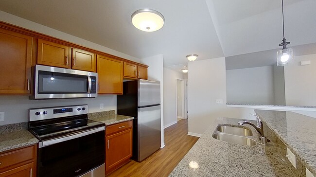Building Photo - Like New Condo Style Upper 2 Bedroom 1 Bathroom Apartment is Available
