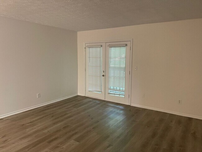 Building Photo - Modern 2-Bed, 1-Bath Oasis with Central Ai...