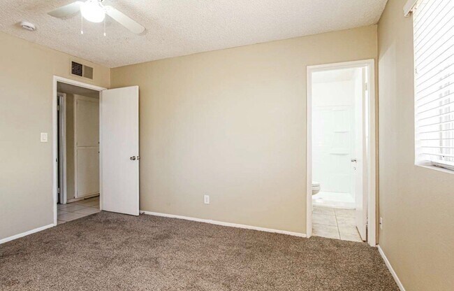 Building Photo - 3802 W Glendale Ave