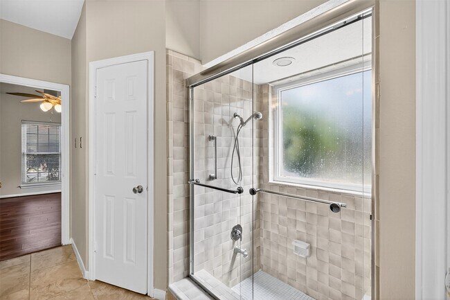 Building Photo - 18307 Forest Elms Dr