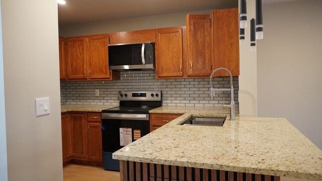 Building Photo - 103 Willow Springs