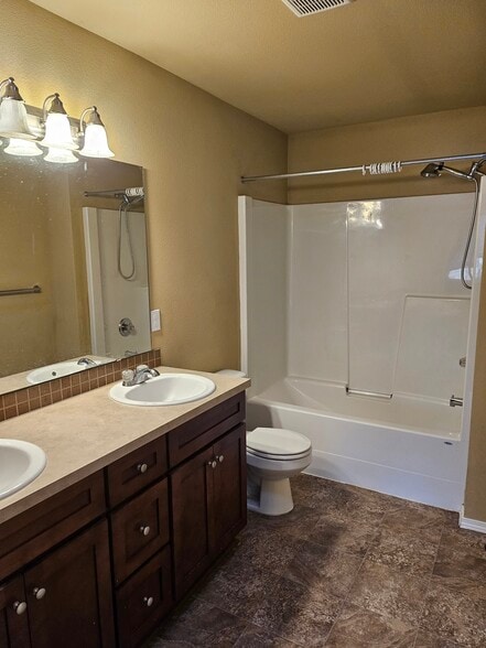 master bath - 623 Rivenhurst St