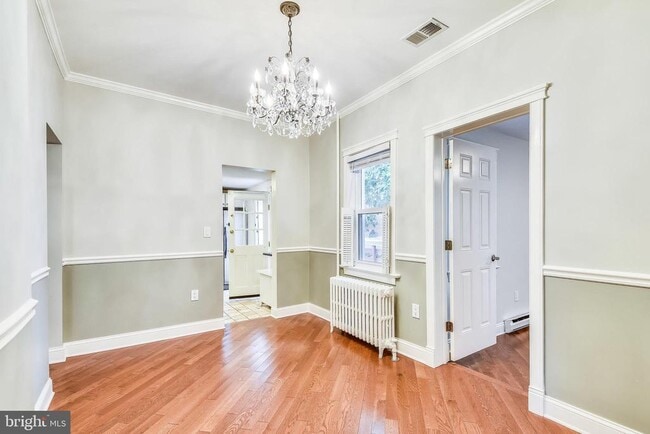 Building Photo - 214 E Monroe Ave