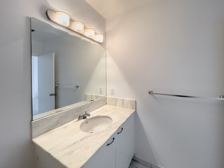 Building Photo - 133 NE 2nd Ave