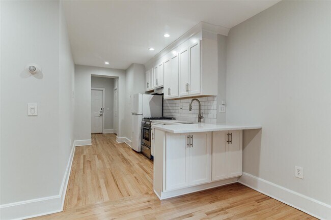 Building Photo - 465 Jersey Ave
