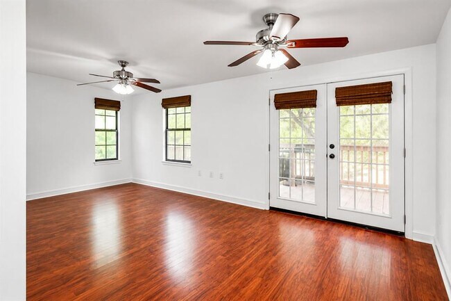 Building Photo - 4001 Maplewood Ave