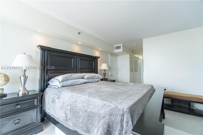 Building Photo - 20515 E Country Club Dr