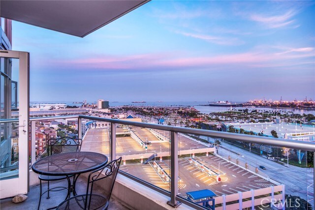 Building Photo - 411 W Seaside Way