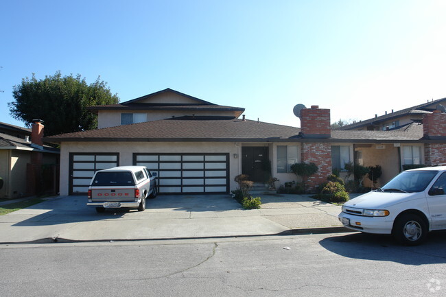Building Photo - 1134 Oakmont Drive Apartments
