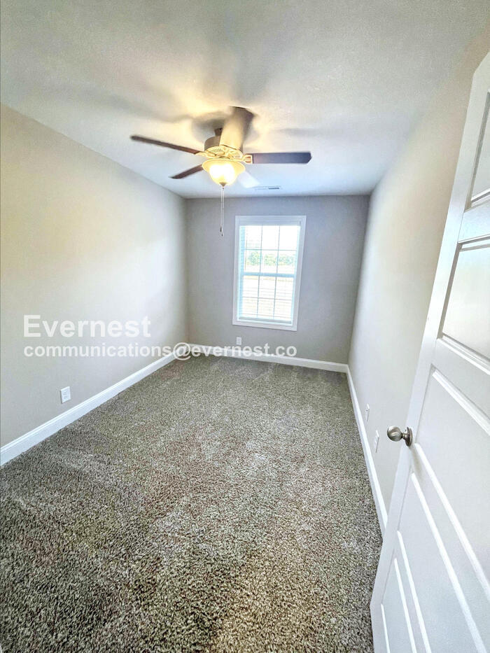 Building Photo - 1135 Eagle's View Dr