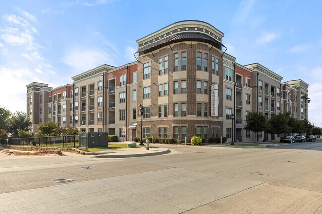 Building Photo - 637 Samuels Ave