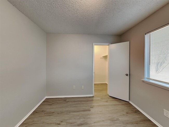 Building Photo - Captivating Single Family Home | 3 BR/2BA | 1-Car Covered Parking | Gated backyard