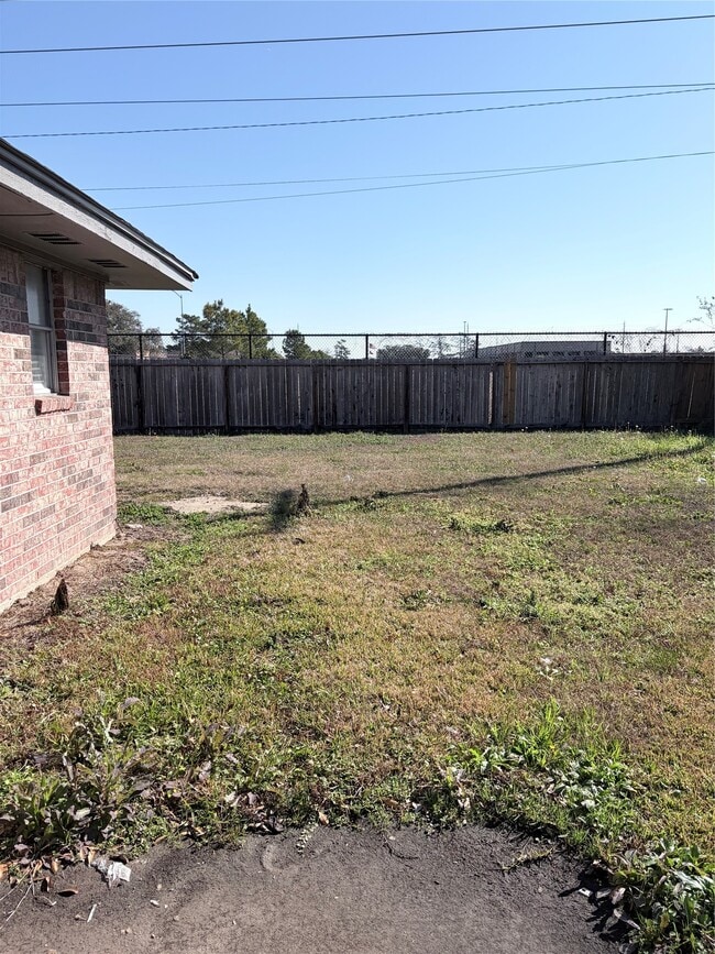 Building Photo - 9750 Guest St