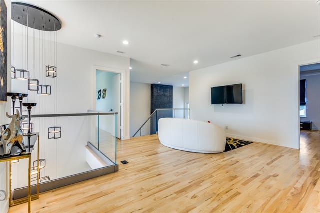 Building Photo - 9774 Sunset Dr
