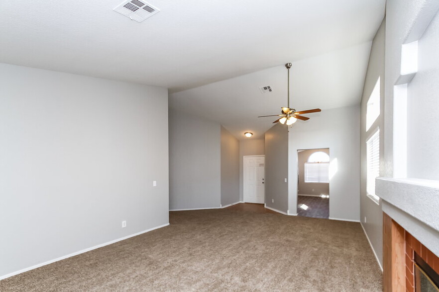 Building Photo - 6445 Bubbling Springs Ave