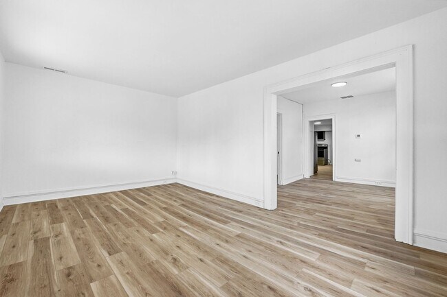 Building Photo - Stylish 2BR with Modern Upgrades