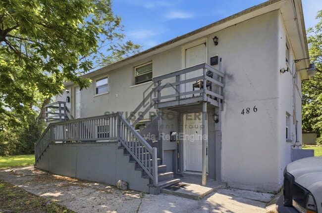 Building Photo - 486 Hanley St