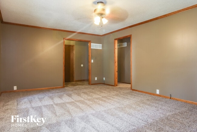 Building Photo - 1301 SW Morningside Dr