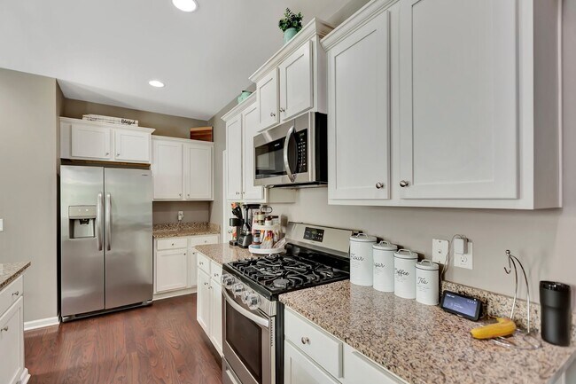 Building Photo - Large open floor plan in Spring Grove Plan...