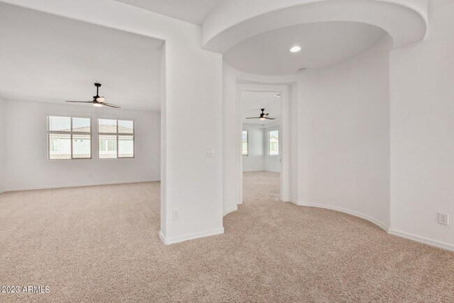 Building Photo - Breathtaking 5 bedroom home in Surprise!